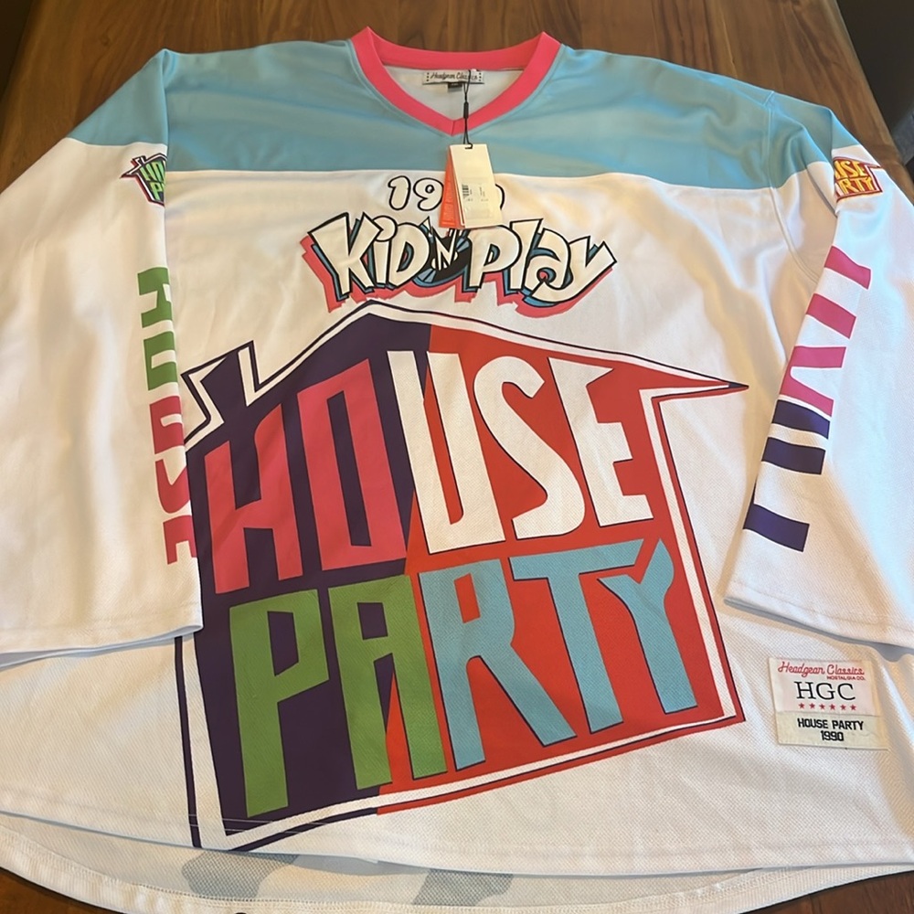 KID 'N' PLAY HOUSE PARTY
Headgear Classics Hockey Jersey NWT